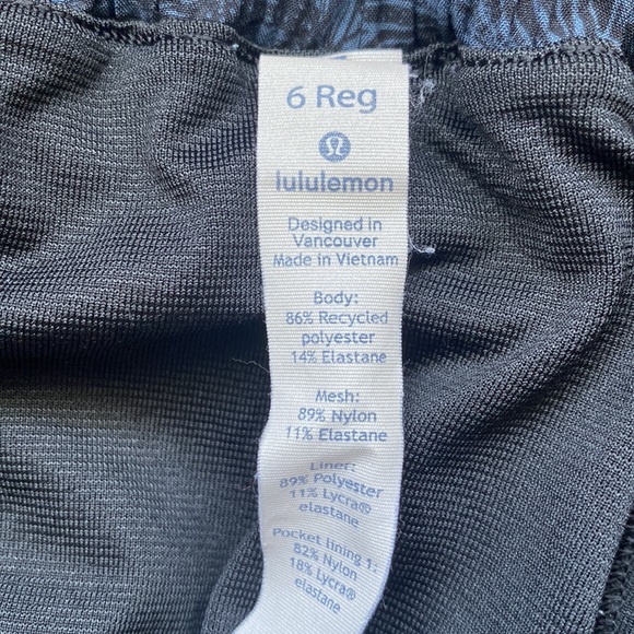Lululemon black shorts with pattern - Picture 7 of 7